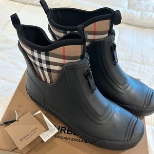 Burberry Vintage Check Neoprene Rubber Rain boot Size 40